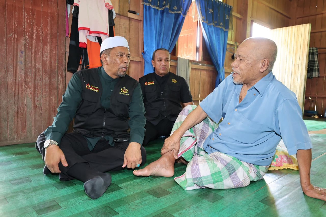 Dato' Wan Roslan santuni 24 keluarga sehari menerusi Program SKC