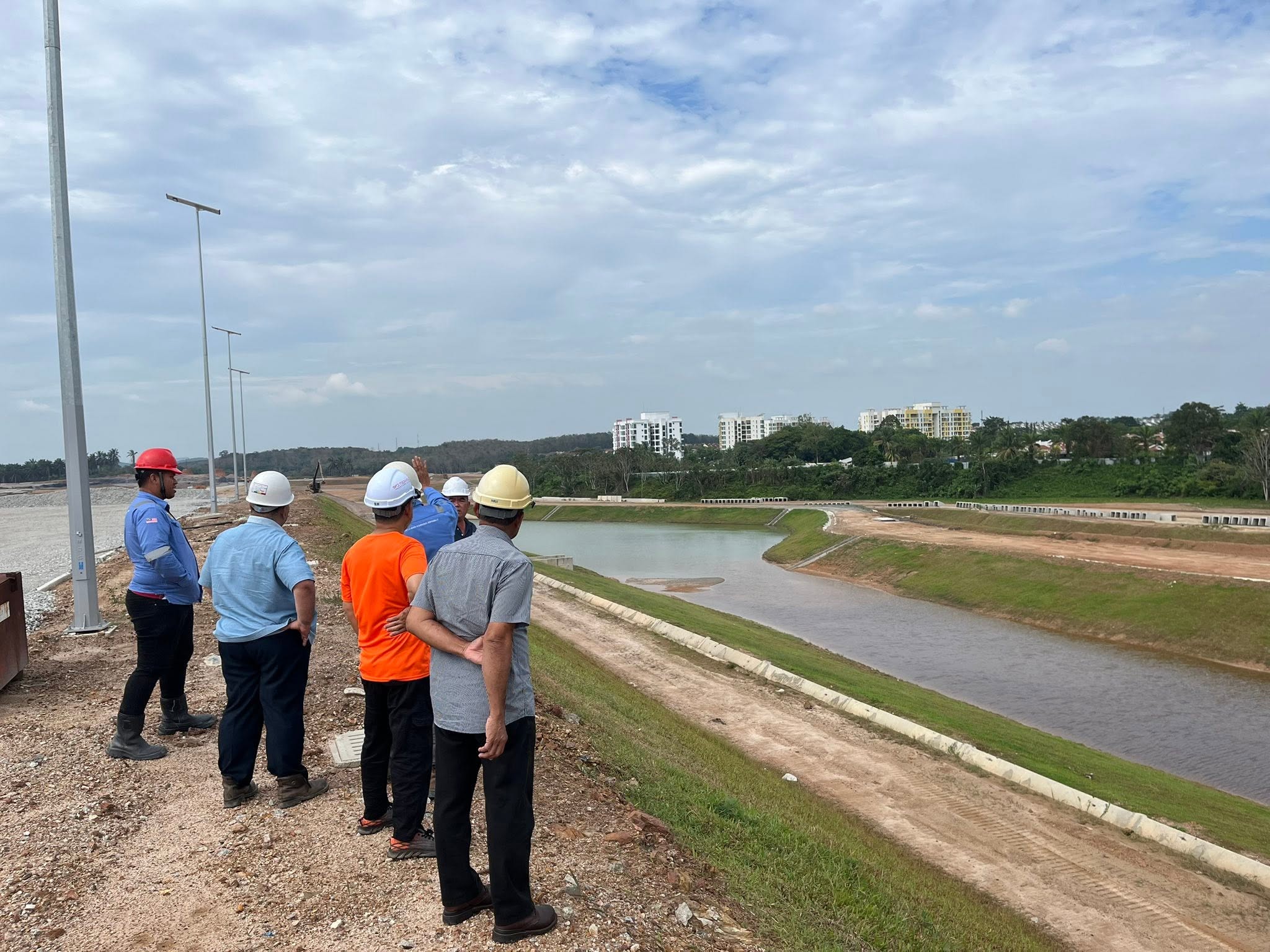 Hj Kamarol Ridzuan melawat tapak pembinaan SPD Tech Valley, Sendayan, susulan aduan pencemaran penduduk