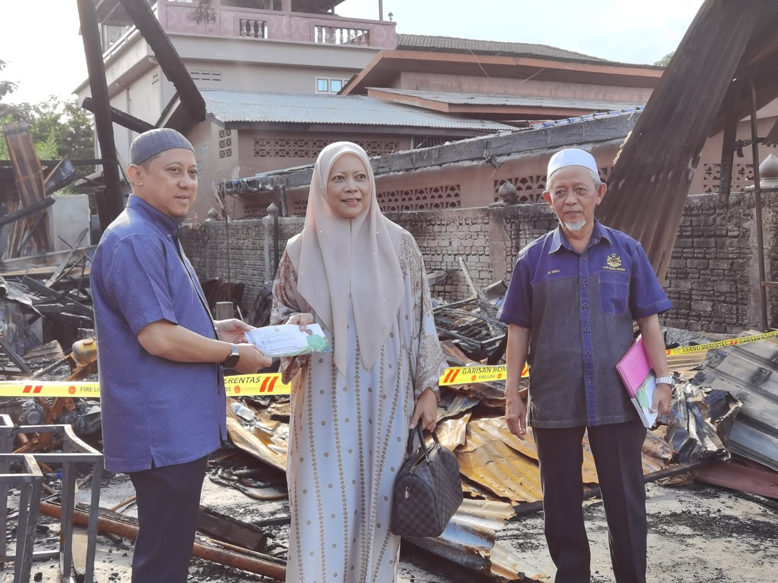 Lima keluarga mangsa kebakaran Kampung Bagus terima bantuan Tabung Serambi Mekah