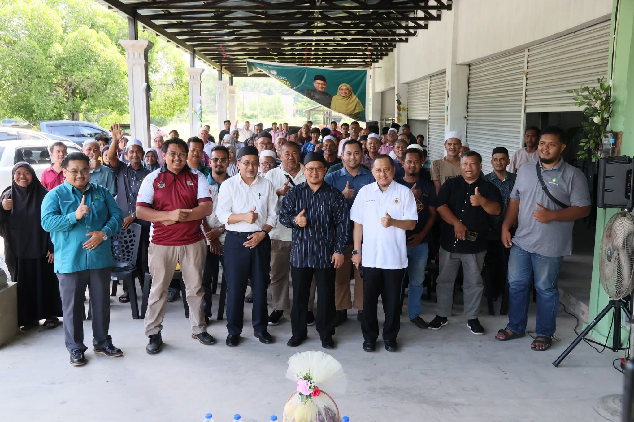 100 penduduk Apam Putra terima agihan pokok cempedak durian, baja organik